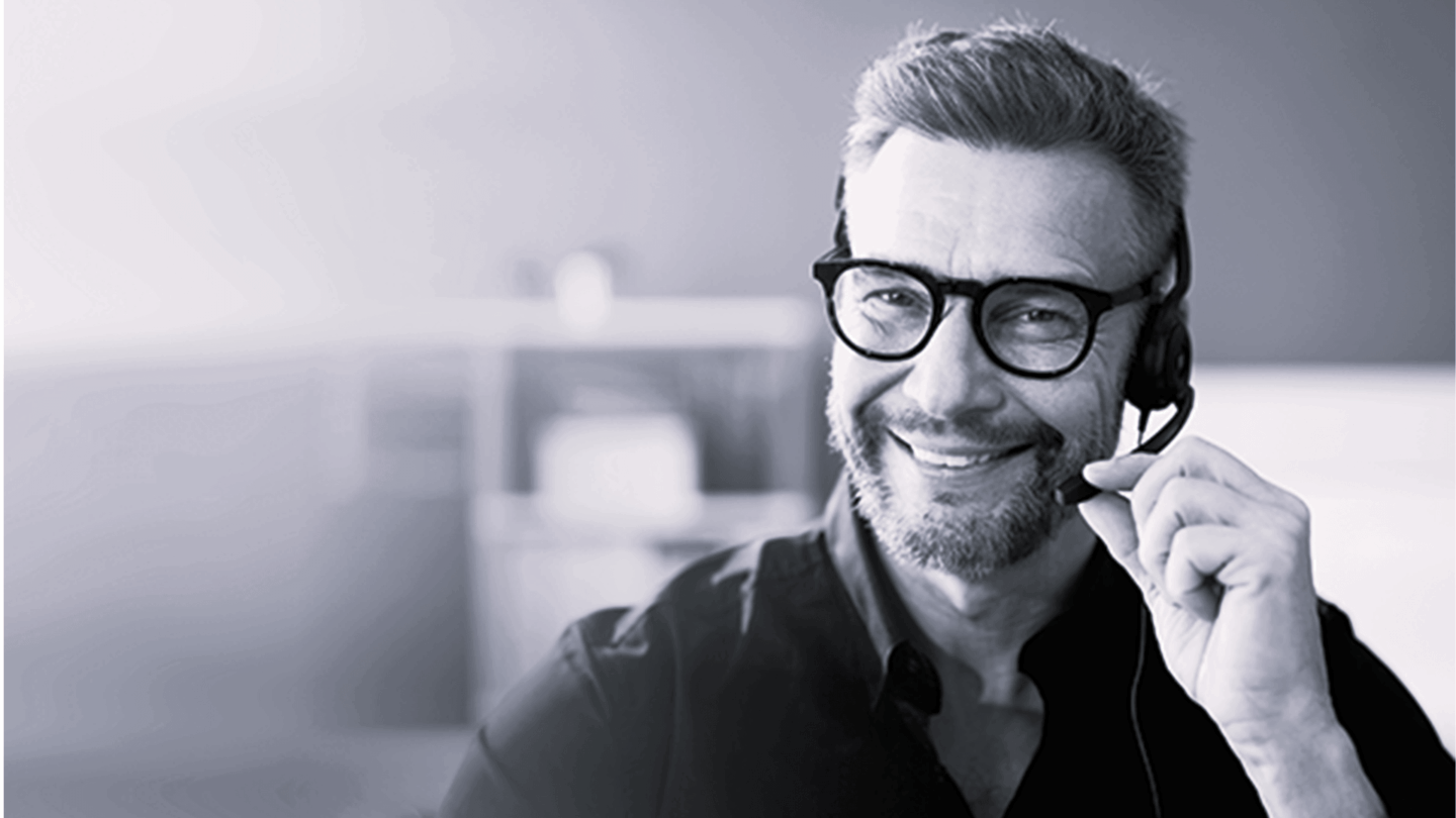 Mitarbeiter mit Headset